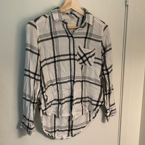 American Eagle Outfitters Boyfriend Fit plaid collared button up shirt